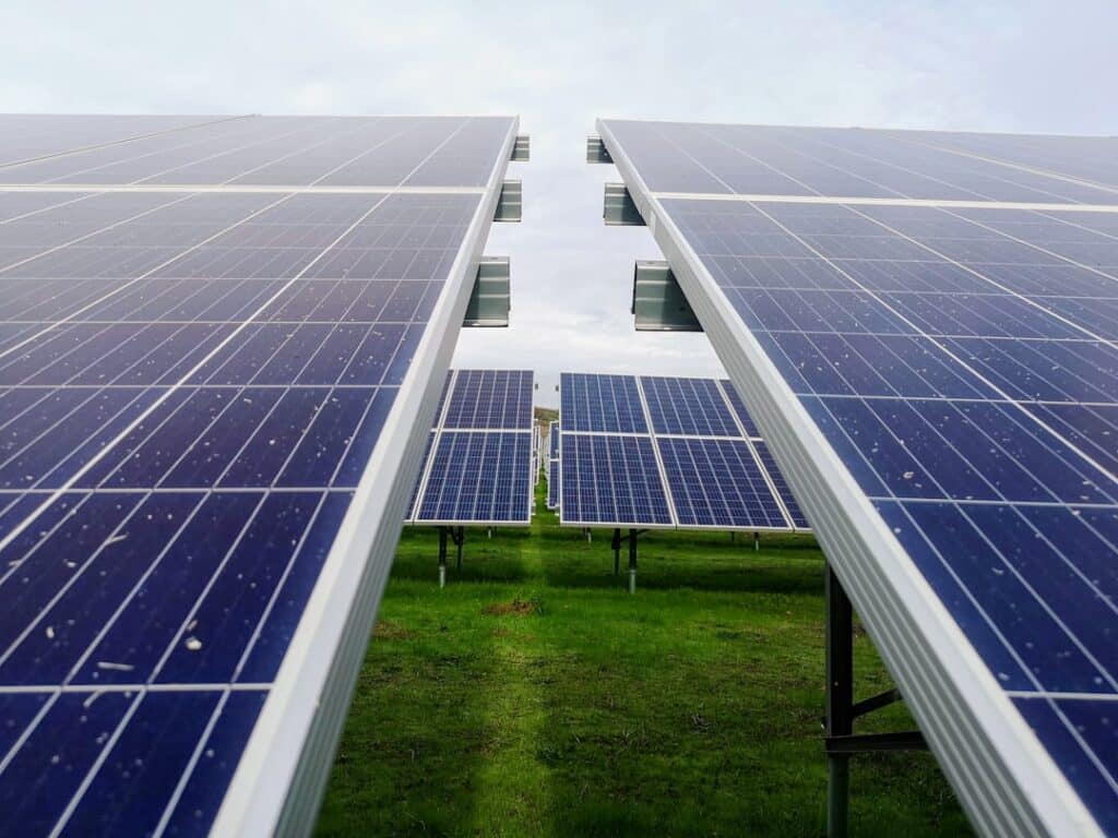 découvrez les avantages des panneaux solaires pour une énergie renouvelable et durable. optimisez votre consommation d'électricité tout en réduisant votre empreinte carbone grâce à des solutions solaires adaptées à vos besoins.