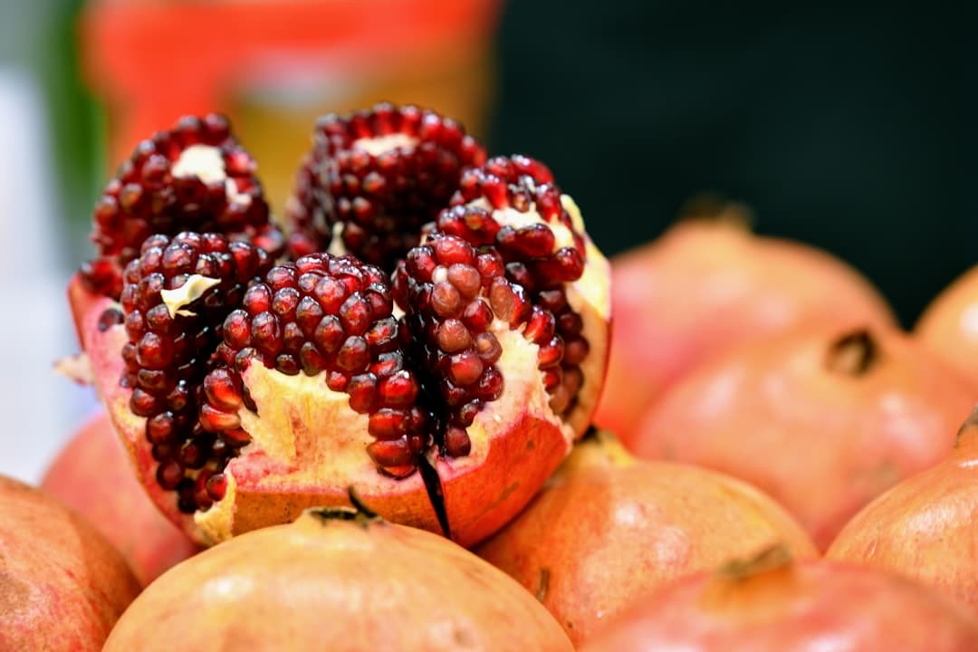 découvrez les bienfaits du grenade, un fruit riche en antioxydants et en nutriments. apprenez comment l'incorporer dans votre alimentation et explorez ses propriétés bénéfiques pour la santé.