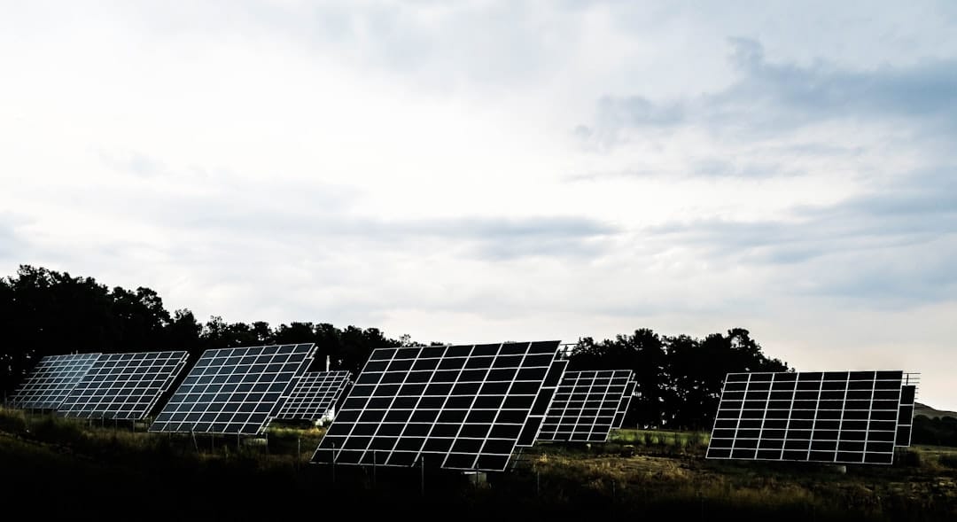 découvrez les avantages des panneaux solaires pour votre maison ou entreprise. apprenez comment ils contribuent à la réduction des factures d'énergie, à la protection de l'environnement et à la valorisation de vos biens. investir dans l'énergie solaire, c'est faire un choix durable et économique.